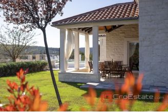 019 5086 30 Sibenik stone house with pool for sale