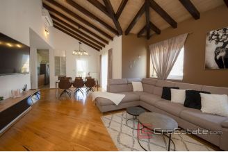 019 5086 30 Sibenik stone house with pool for sale