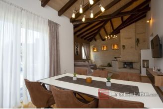019 5086 30 Sibenik stone house with pool for sale