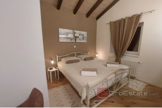 019 5086 30 Sibenik stone house with pool for sale