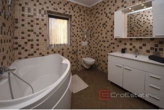 019 5086 30 Sibenik stone house with pool for sale