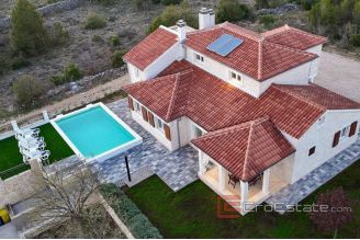 019 5086 30 Sibenik stone house with pool for sale