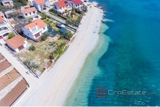 020 2022 330 Rogoznica house in the first row to the sea for sale
