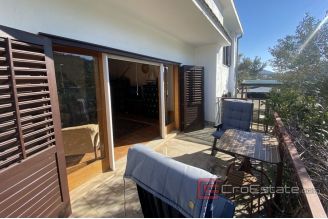 020 2022 330 Rogoznica house in the first row to the sea for sale