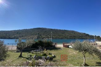 020 2022 330 Rogoznica house in the first row to the sea for sale
