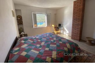 020 2022 330 Rogoznica house in the first row to the sea for sale