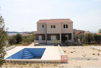 018 2031 35 near rogoznica house with sea view for sale