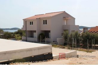018 2031 35 near rogoznica house with sea view for sale