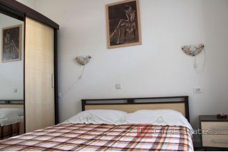 018 2031 35 near rogoznica house with sea view for sale