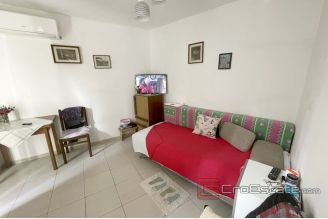 007 5090 30 split studio apartment for sale