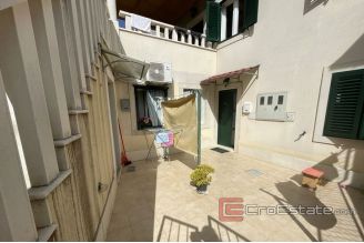 007 5090 30 split studio apartment for sale