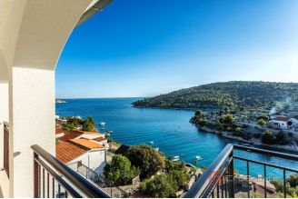 020 2029 35 rogoznica villa in the third row to the sea for sale