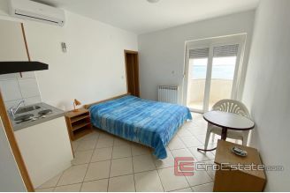 011 2043 15 near zadar seafront apartment house for sale
