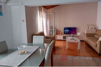 018 2041 17 near split family house with sea view for sale