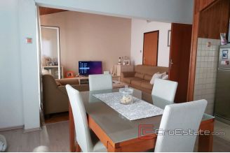 018 2041 17 near split family house with sea view for sale