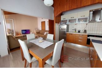 018 2041 17 near split family house with sea view for sale