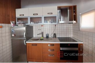 018 2041 17 near split family house with sea view for sale