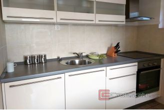 018 2041 17 near split family house with sea view for sale