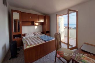 018 2041 17 near split family house with sea view for sale