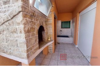 018 2041 17 near split family house with sea view for sale