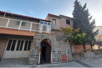 018 2041 17 near split family house with sea view for sale
