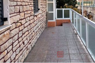 018 2041 17 near split family house with sea view for sale