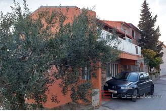 018 2041 17 near split family house with sea view for sale