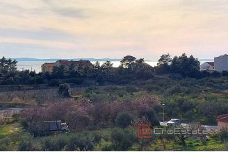 018 2041 17 near split family house with sea view for sale