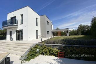 020 2043 16 near sibenik luxury villa with pool for sale