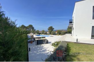 020 2043 16 near sibenik luxury villa with pool for sale