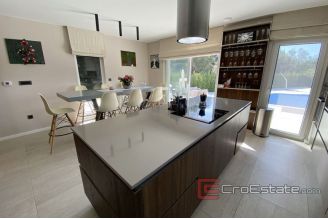 020 2043 16 near sibenik luxury villa with pool for sale