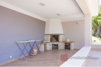 010 2036 25 Split area apartment with pool and sea view for rent