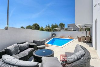 020 2022 331 near zadar modern villa with pool for sale