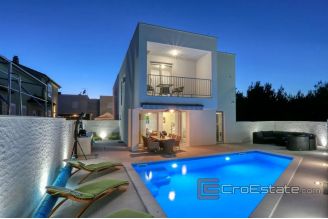 020 2022 331 near zadar modern villa with pool for sale