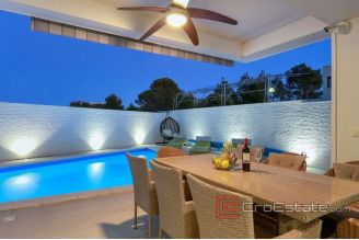 020 2022 331 near zadar modern villa with pool for sale