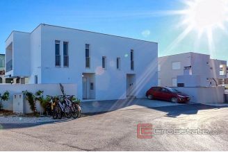 020 2022 331 near zadar modern villa with pool for sale