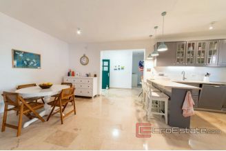 014 2041 19 Brac stone house for sale