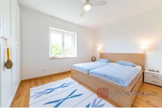 014 2041 19 Brac stone house for sale