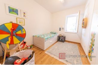 014 2041 19 Brac stone house for sale