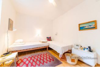 014 2041 19 Brac stone house for sale