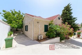 014 2041 19 Brac stone house for sale