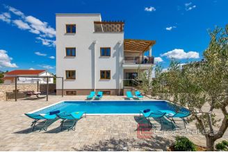014 2043 20 near zadar villa with pool for sale