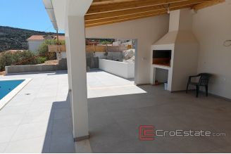 013 2021 300 Marina villa with pool and sea view for sale
