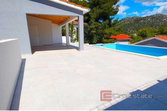 013 2021 300 Marina villa with pool and sea view for sale