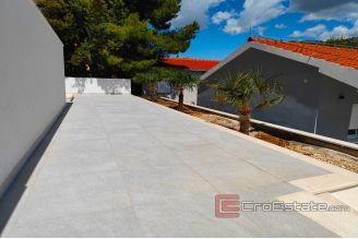 013 2021 300 Marina villa with pool and sea view for sale