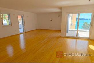 013 2021 300 Marina villa with pool and sea view for sale