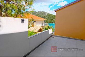 013 2021 300 Marina villa with pool and sea view for sale