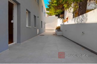 013 2021 300 Marina villa with pool and sea view for sale