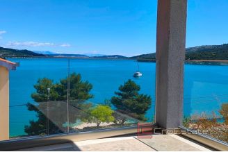 013 2021 300 Marina villa with pool and sea view for sale