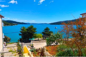 013 2021 300 Marina villa with pool and sea view for sale